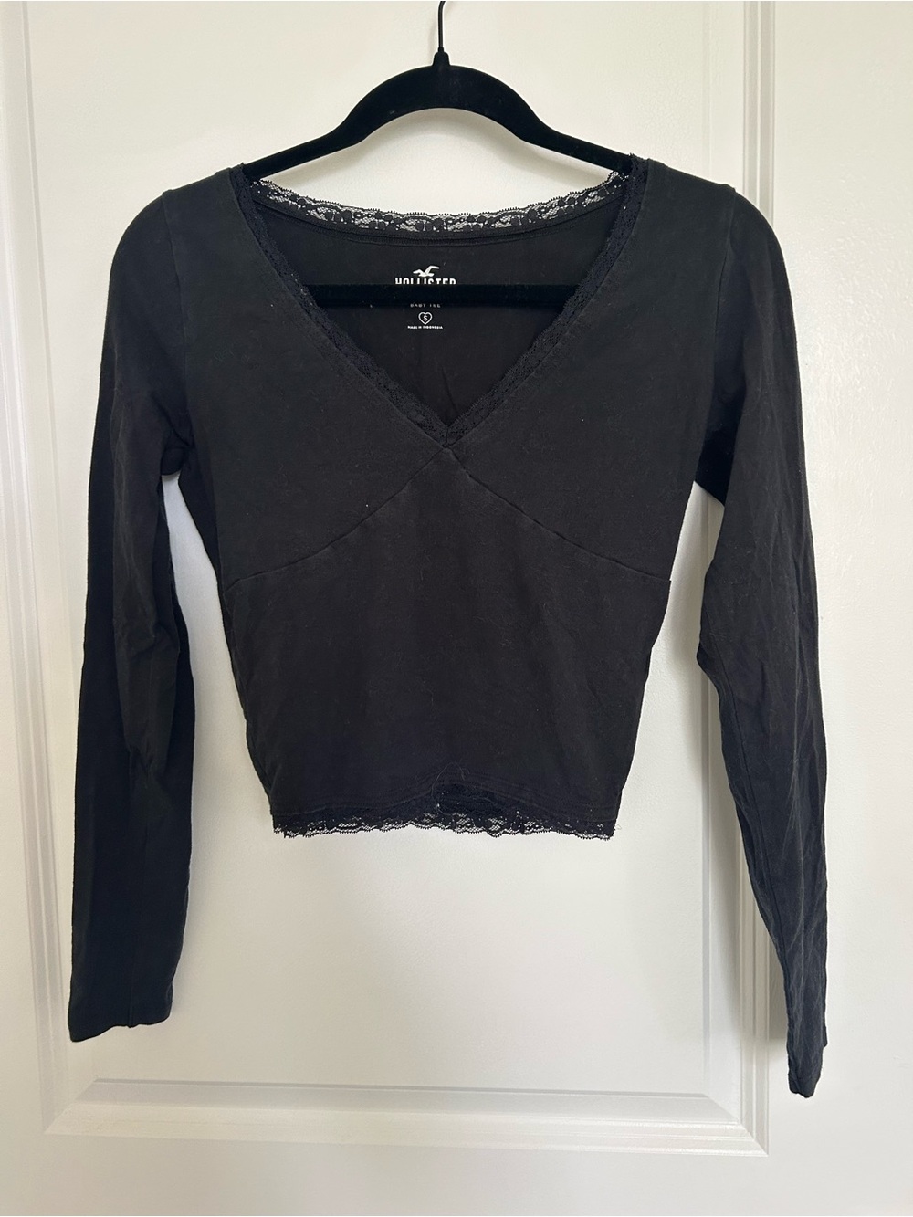 Hollister Black Lace-Trim V-Neck Long Sleeve Top